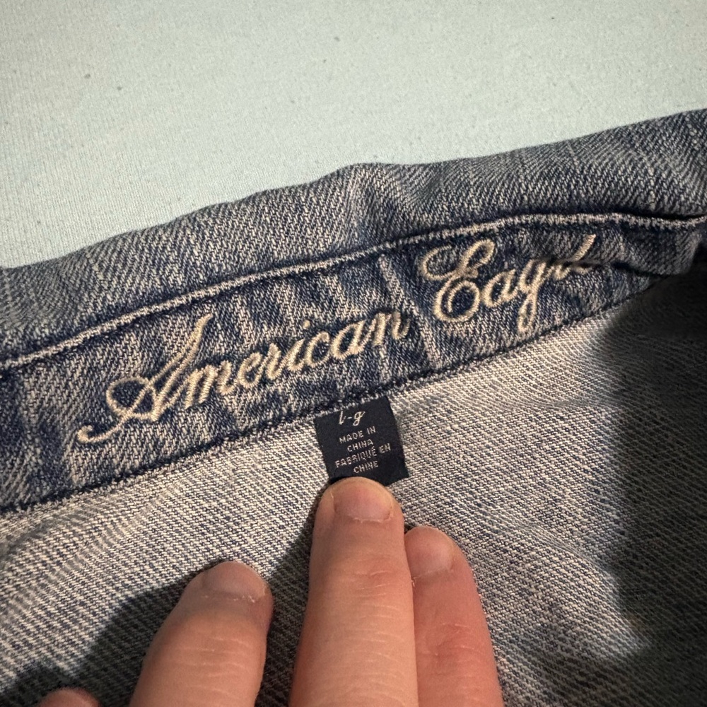 📦 SALE | AEO | Vintage Light Distressed Jean Jacket - Picture 2 of 3